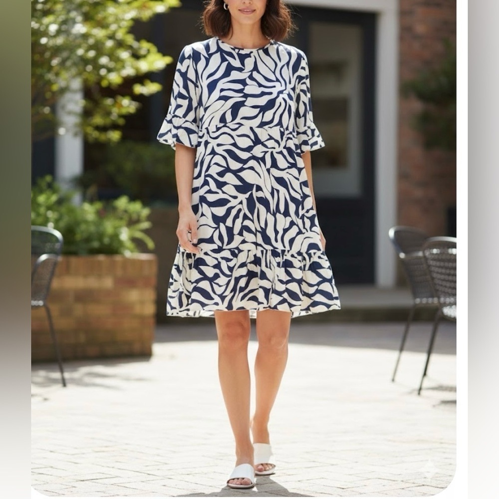 Moda Navy and White Abstract Dress
